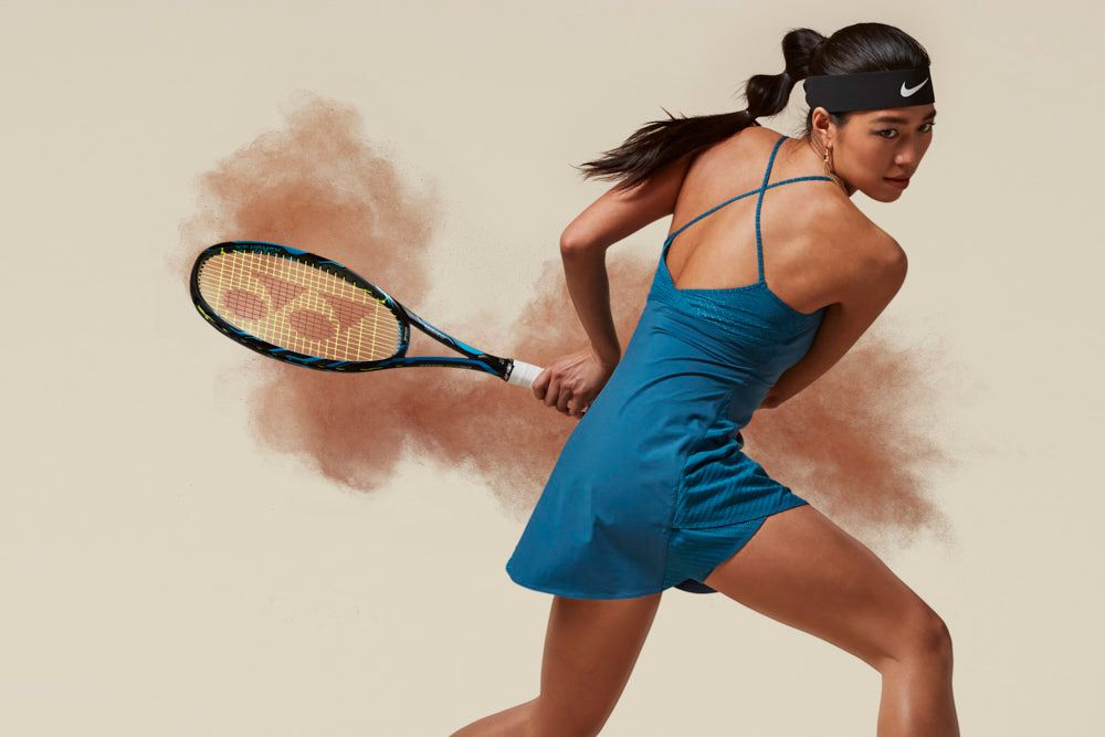 千亿国际:乒乓球比赛黑色的乒乓球台